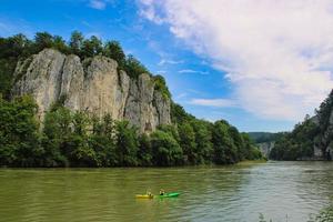 Donau runt byn Weltenburg foto