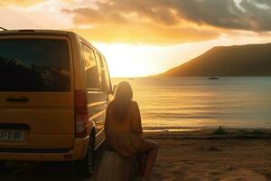 gul skåpbil på de strand i hawaii. en ung kvinna Sammanträde inuti av den tittar på de solnedgång lugnt. generativ ai foto