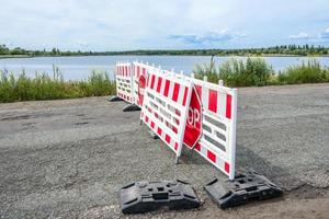 vägmärke på spåret som betyder trafikolycka foto