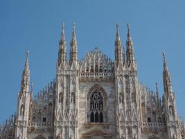 duomo betyder katedral i milan foto