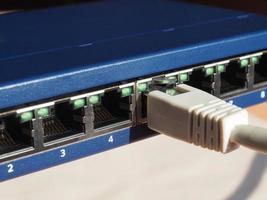 modem router switch med rj45 ethernet plug -portar foto