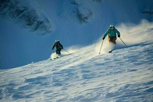 äventyrlig skidåkare träsnideri genom de hisnande Snölandskap av de alps ai genererad foto