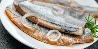 sill färsk saltade fisk gott skaldjur friska äter matlagning aptitretare måltid mat mellanmål pescetarian diet på de tabell kopia Plats foto