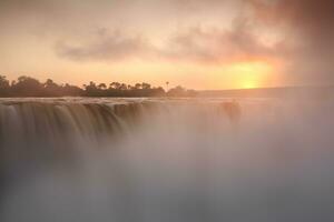 victoria falls på soluppgång. foto