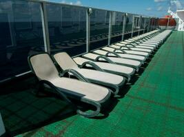 vardagsrum stolar på de däck av en kryssning fartyg foto