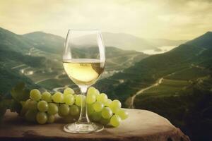 ett glas av vit vin med vindruvor och grön berg se, produkt visa ai genererad foto