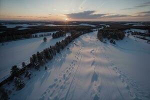 antenn se av en snöig solnedgång i natur. ai genererad. foto