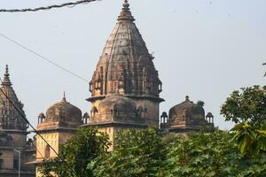 skön se av orchha palats fort, raja mahal och chaturbhuj tempel från jahangir mahal, orchha, madhya Pradesh, jahangir mahal orchha fort i orchha, madhya Pradesh, indisk arkeologisk webbplatser foto