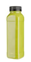 flaska av friska grön smoothie på vit foto