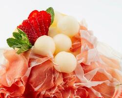 original- hamon, jordgubb och mozzarella foto