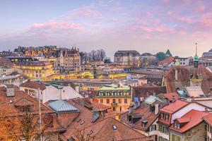 centrala Lausanne stadssilhuett i Schweiz foto