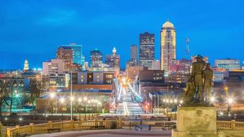 des moines iowa skyline i usa foto