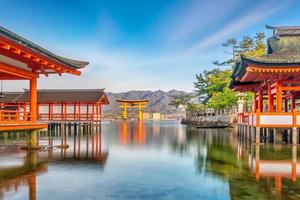 miyajima -ön, den berömda flytande torii -porten foto