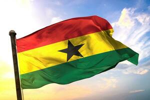 ghana 3d tolkning flagga vinka isolerat himmel och moln bakgrund foto