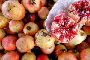 röd saftig och helati frukt granatäpple