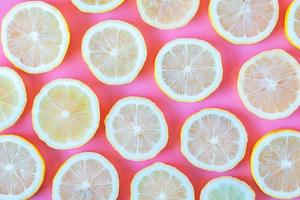samling färska gula citronskivor foto