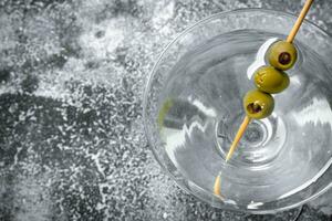 Martini med oliver. foto