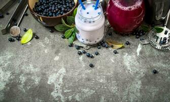blåbär smoothies och juice foto