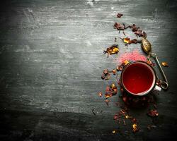 röd te med granatäpple. foto
