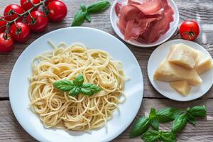 del av spaghetti med Ingredienser foto