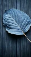 en blå blad på en trä- bakgrund generativ ai foto