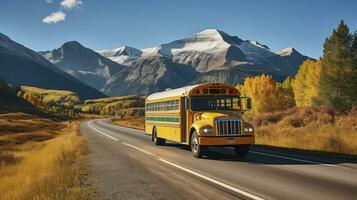 skola buss på motorväg i klippig bergen på höst. montera sopris landskap. generativ ai foto