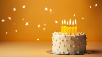 födelsedag kaka med ljus med kopia Plats foto