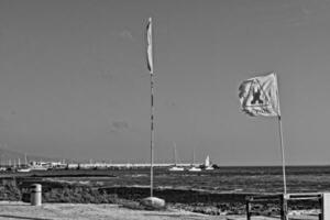 se av de strand och blå hav på de kanariefågel ö fuerteventura i Spanien foto