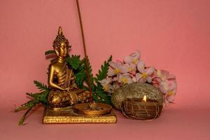 buddha hantverk och ljus foto