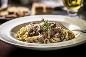 tagliatelle med korv och porcini, pasta med korv och sommar cep svamp. generativ ai foto