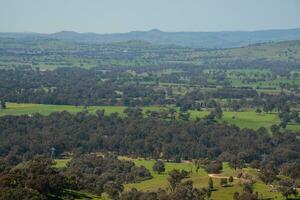 huon kulle se upp parkmarker spektakulär visningar av sjö hume, de kiewa dal, de alpina område, murray och kiewa floder, och albury och wodonga städer i Victoria, Australien. foto