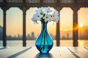 en blå vas med vit blommor på en tabell i främre av en solnedgång. ai-genererad foto