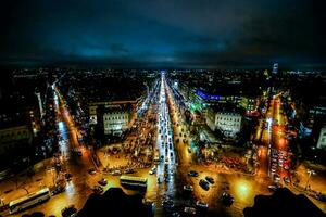 de stad av paris på natt foto