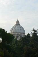 Söt roman byggnad i vatican stad med blå himmel foto