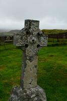 sten celtic korsa på dunvegan kyrkogård foto