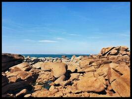 solig sommar marinmålning i franska brittany foto