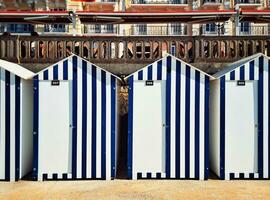 normandie strand badning hytter foto