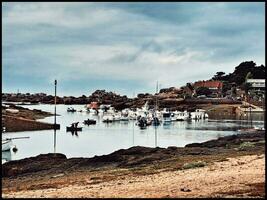 naturskön se av en charmig breton marina nära perros guirec och ploumanach foto