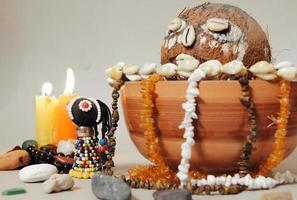 ockult altare för voodoo -ritual. shamanism foto