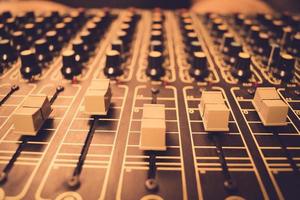 blandningsverktyg för en ljudtekniker i en professionell inspelningsstudio