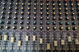 blandningsverktyg för en ljudtekniker i en professionell inspelningsstudio