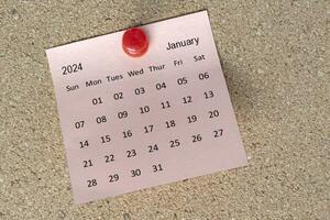 januari 2024 kalender på klibbig notera. påminnelse och 2024 ny år begrepp foto