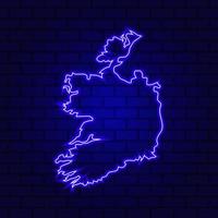 Irland glödande neonskylt på tegelväggsbakgrund foto