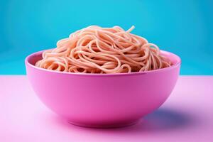 ljus Färg ändring spaghetti i skål isolerat på en rosa lutning bakgrund foto