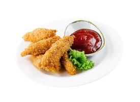 hemlagad kyckling nuggets med ketchup isolerat foto