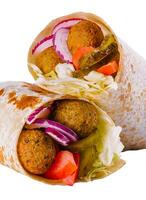 gott falafel pita isolerat på vit foto