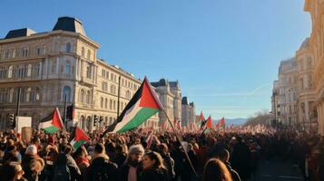 samling demonstranter på de fri palestina. Israel palestina konflikt. flagga pro-palestina demonstranter. foto