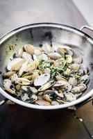 ångad färsk moules musslor i vitlök citron och olivolja portugisisk traditionell bu hao pato stil foto