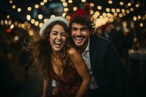 Lycklig par i fest ha på sig ha roligt på jul fest foto