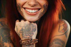 ai generativ. friska tänder och skön bred leende av en ung kvinna med tatueringar på henne ansikte och kropp foto